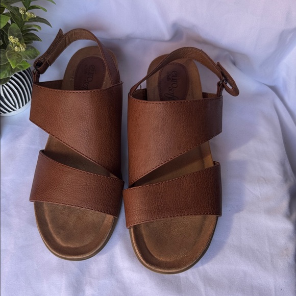 Shoes - Picture 4 of 4